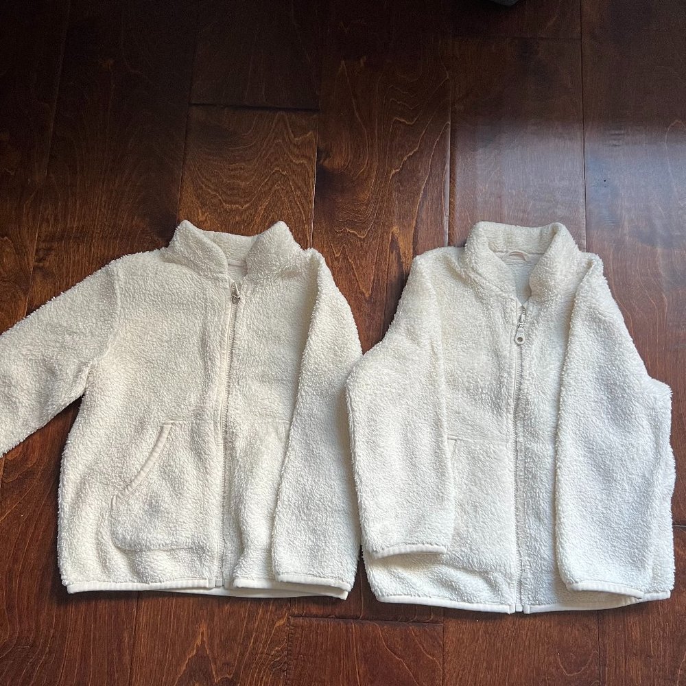 3-4Y Uniqlo Fleece Jacket in Cream Color